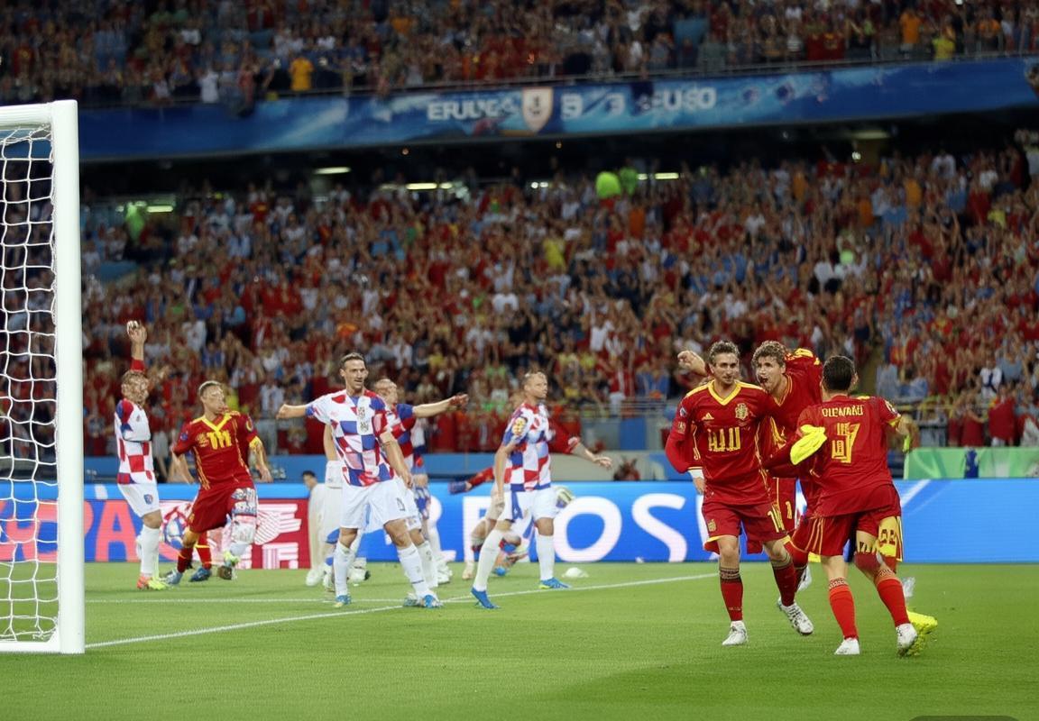 2016欧洲杯西班牙3-2克罗地亚经典对决：伊涅斯塔神助攻逆转晋级